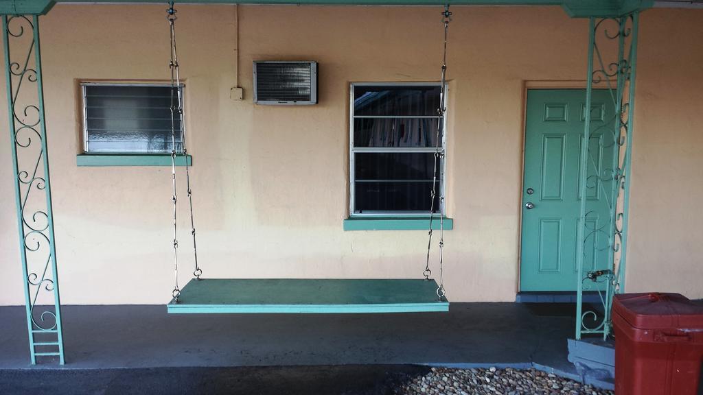 Campbell Motel Cocoa Exterior photo